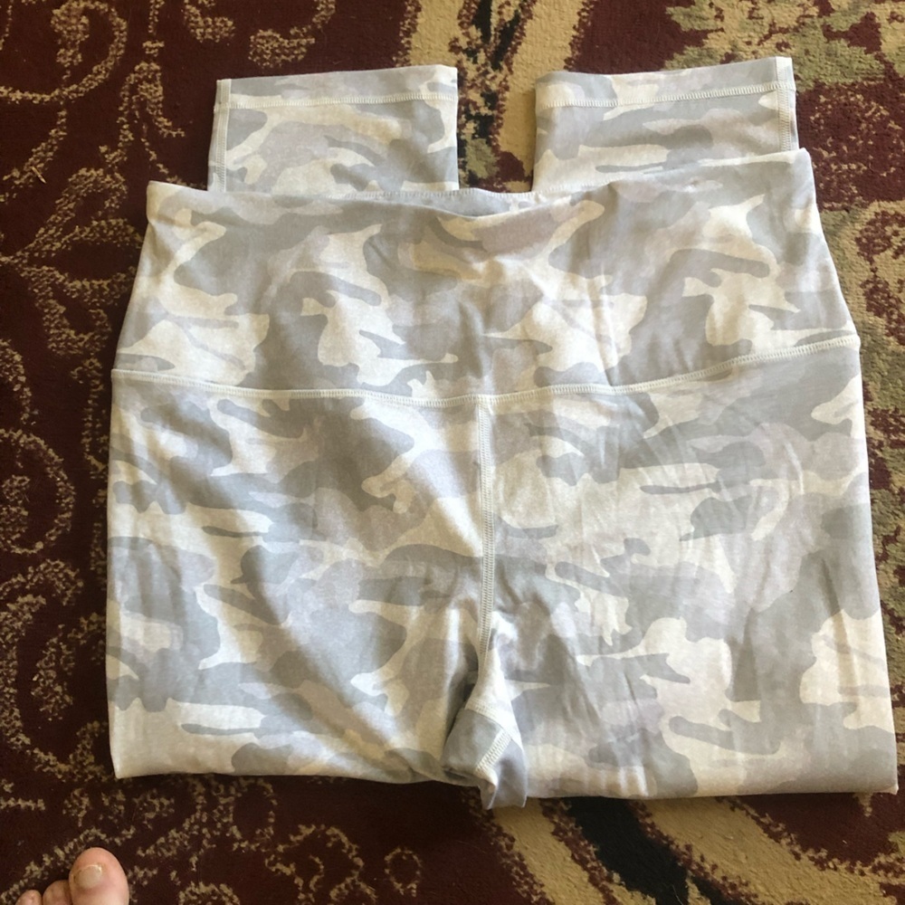 Athletic Works dri-more XL  Camouflage Leggings- fitted cropped - new or like ne